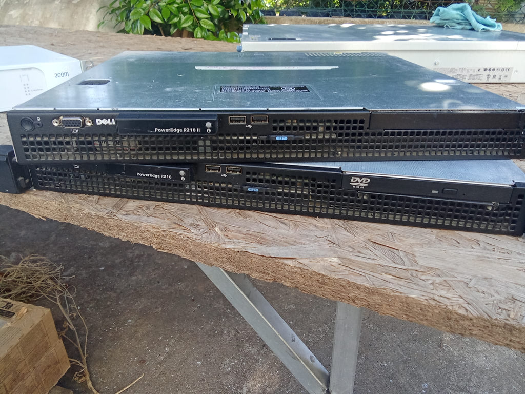 Dell PowerEdge R210 Quad-Core X3430 | 8GB | 2x1TB HDD | 1 U Server + Dell PowerEdge R210 II 1U i3-2120 | 8GB | SSD 60GB