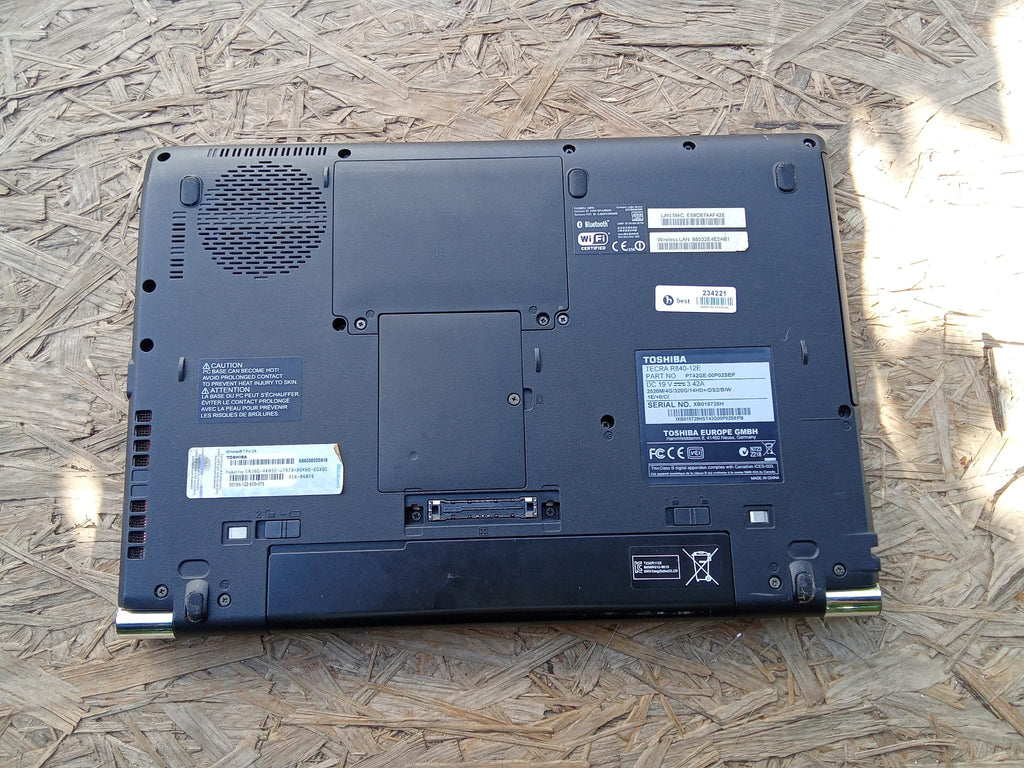Portátil Toshiba Tecra R840-12E I5 2520M|8GB|HDD320GB|14P